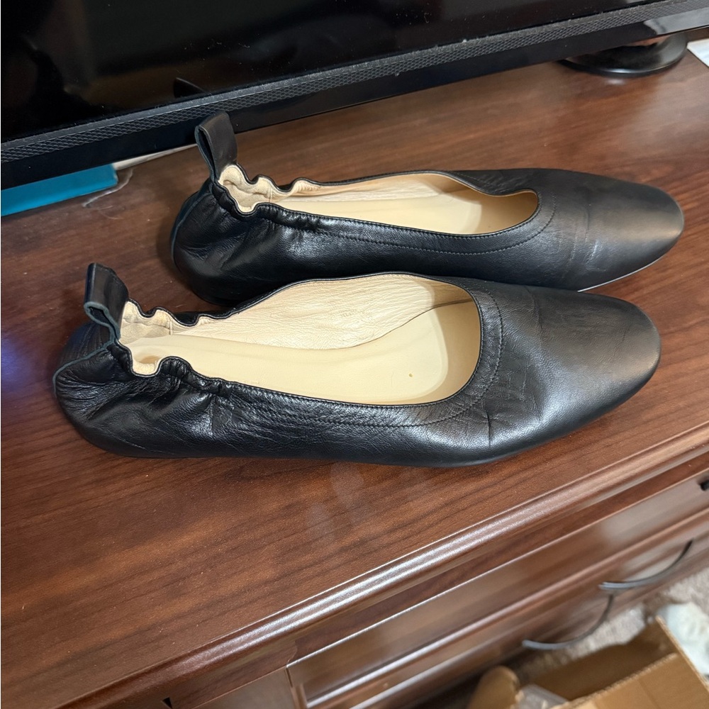 Everlane black leather scrunch heel ballet flats size 8.5